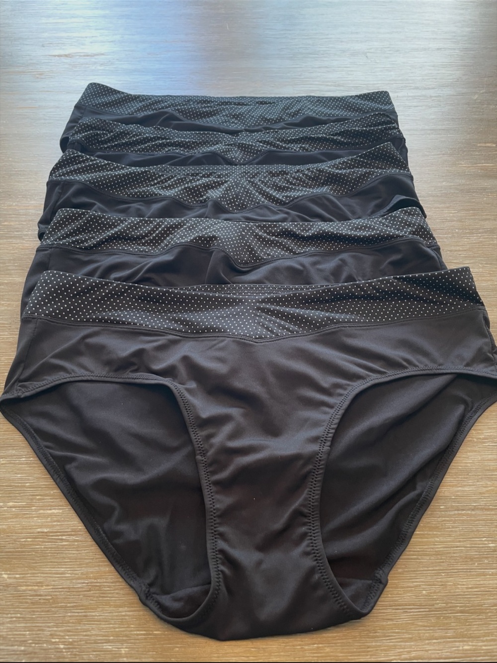 NWOT Warner's Black Women's Hipsters with Dot-Trim Waistband - Pack of 5.